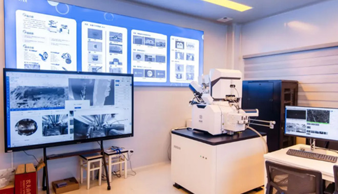 CIQTEK et USTC célèbrent une année de collaboration au sein du laboratoire commun de microscopie électronique in situ de pointe.