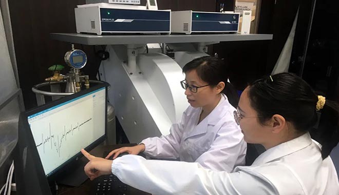 L'Université de Chongqing lance des services d'analyse utilisant la spectroscopie CIQTEK EPR200-Plus